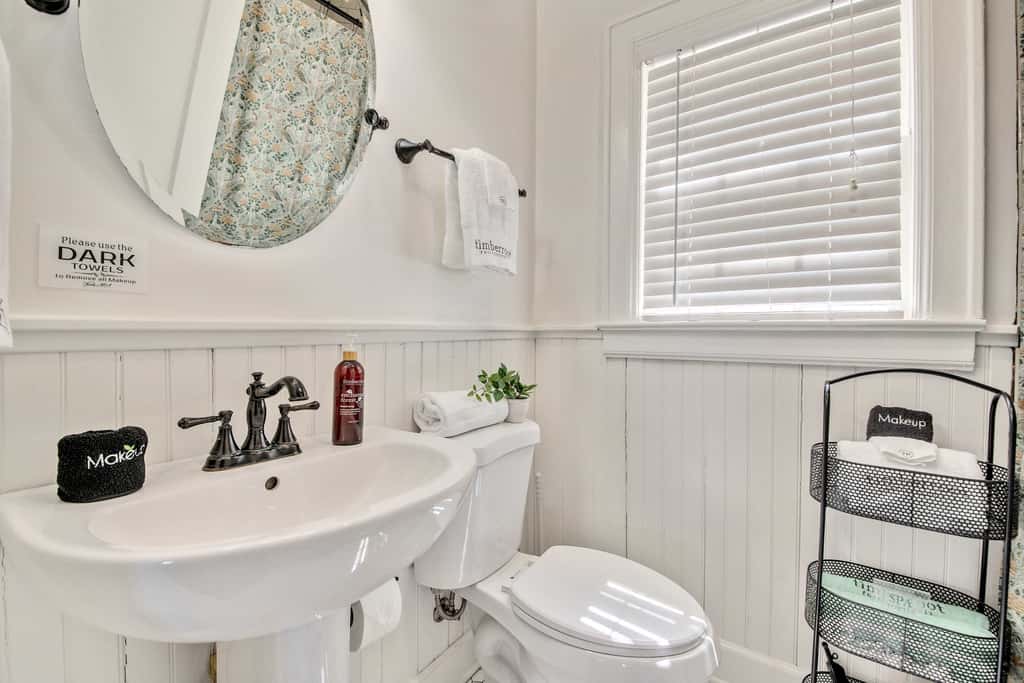 Historic Riverview Inn - King Room Seven
