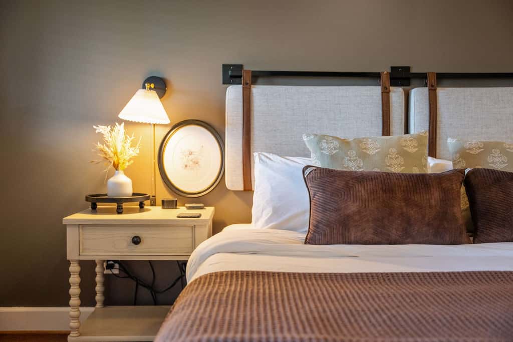 Historic Riverview Inn - King Room Seven