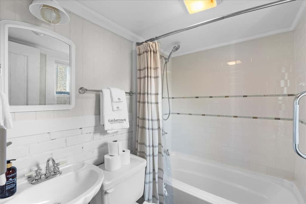 Rock Island Cottage & Hot Tub