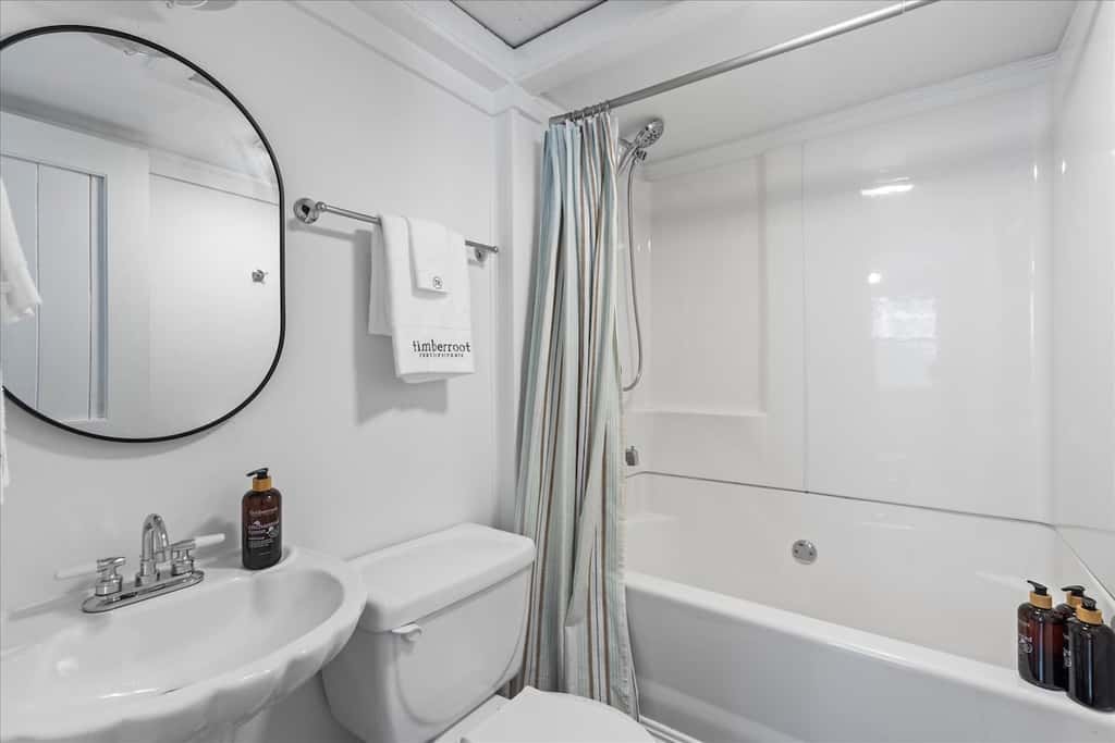 Rock Island Cottage & Hot Tub