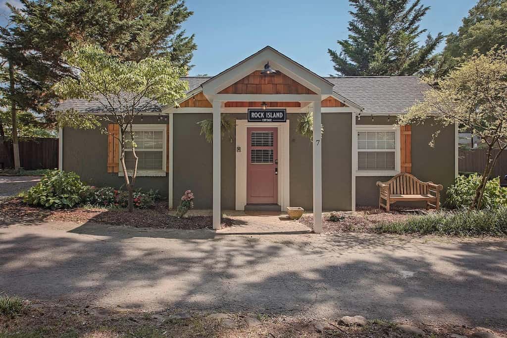 Rock Island Cottage & Hot Tub