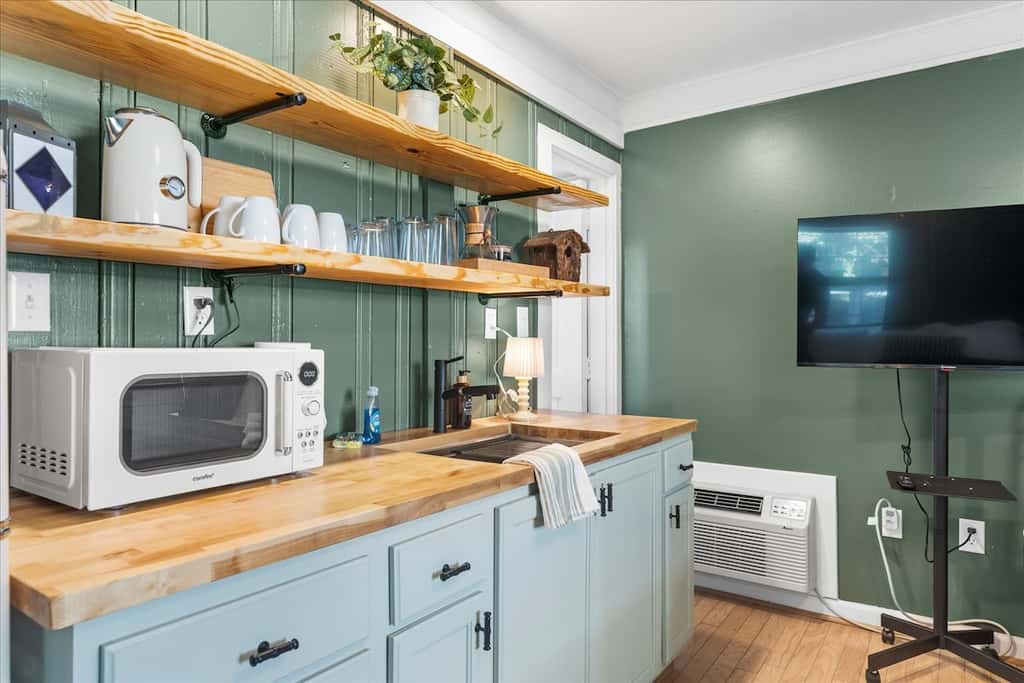 Rock Island Cottage & Hot Tub