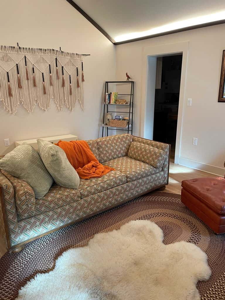 Peaceful Creekside Cabin, Dog-friendly, Hot Tub, Gas Fireplace, Gas Grill