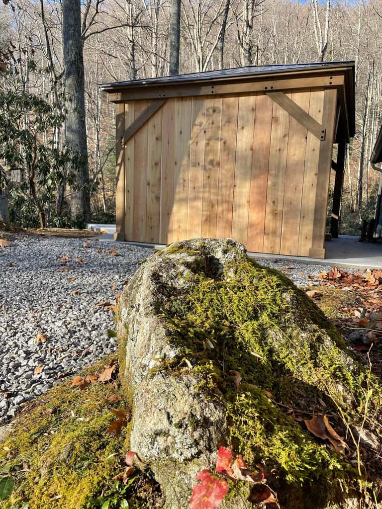 Peaceful Creekside Cabin, Dog-friendly, Hot Tub, Gas Fireplace, Gas Grill