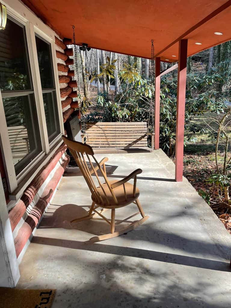 Peaceful Creekside Cabin, Dog-friendly, Hot Tub, Gas Fireplace, Gas Grill