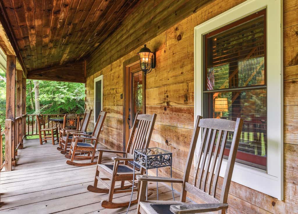 Creekfront Cottage, scenic views, dog-friendly, firepit, gas grill, gas fireplace