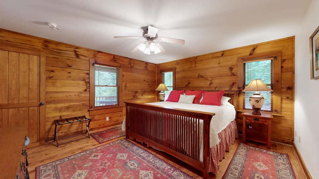 Creekfront Cottage, scenic views, dog-friendly, firepit, gas grill, gas fireplace