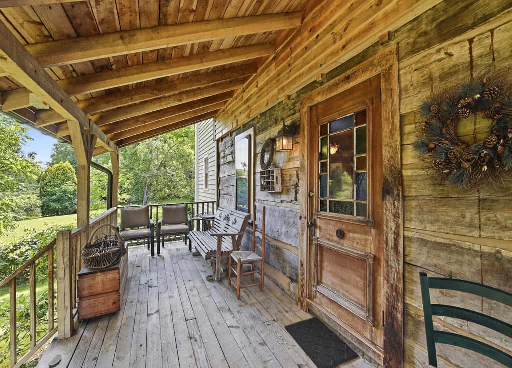 Luxury Farmhouse, creek, dog-friendly, gas fireplace, firepit, BBQ, cable, porch, swing
