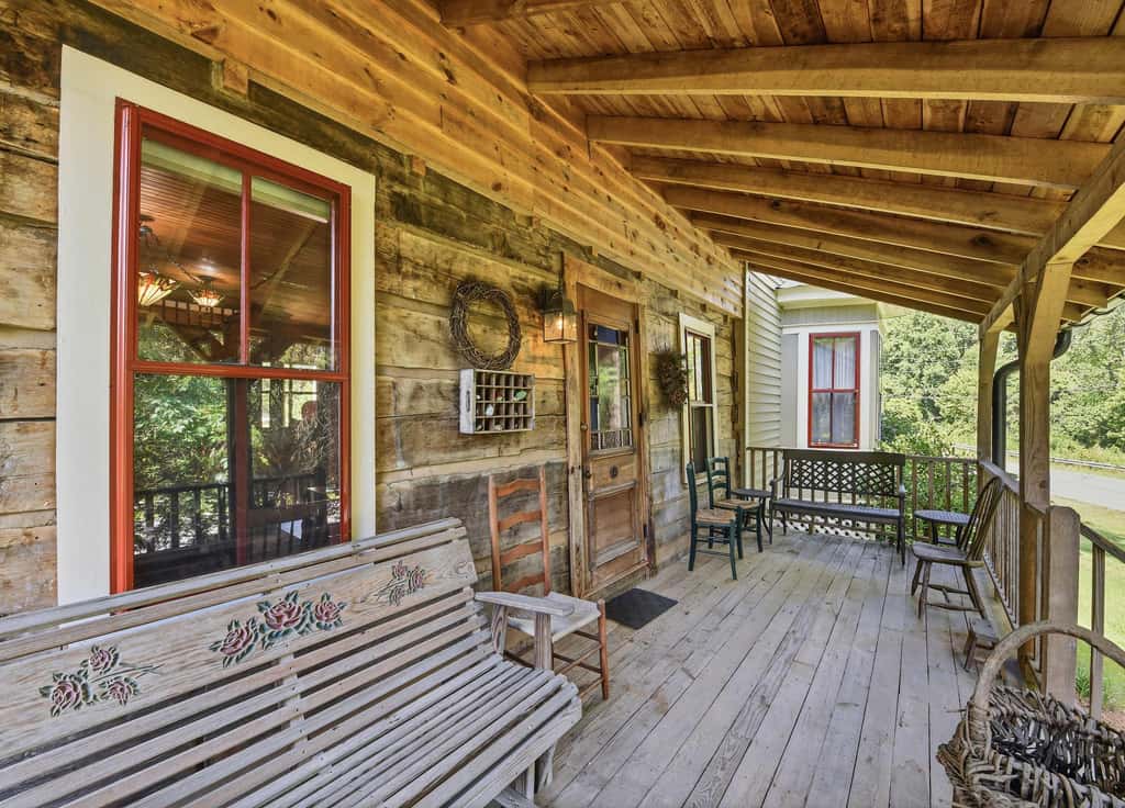 Luxury Farmhouse, creek, dog-friendly, gas fireplace, firepit, BBQ, cable, porch, swing