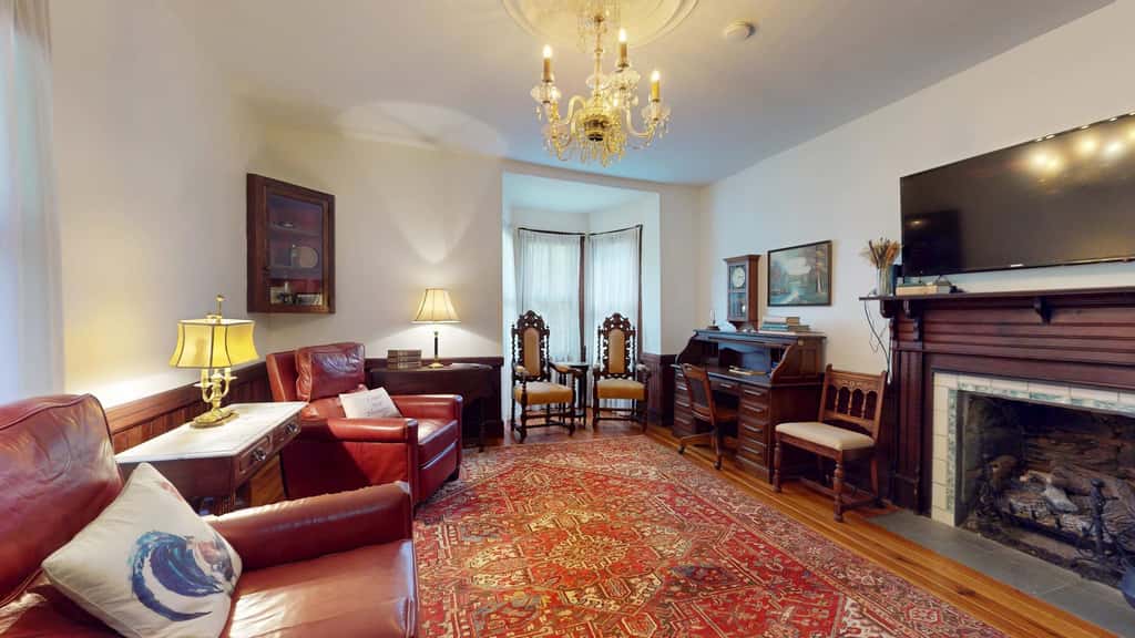 Luxury Farmhouse, creek, dog-friendly, gas fireplace, firepit, BBQ, cable, porch, swing