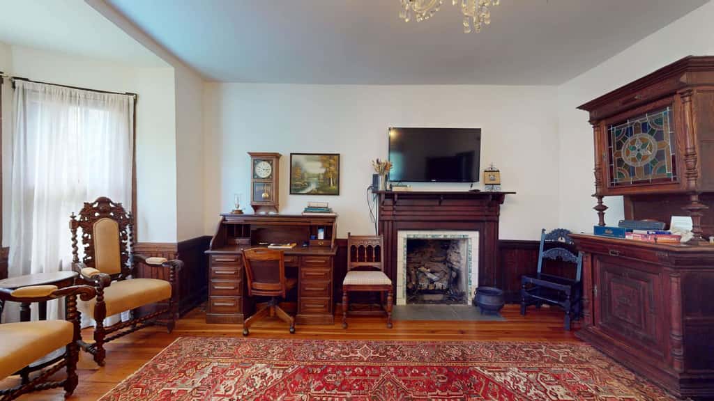 Luxury Farmhouse, creek, dog-friendly, gas fireplace, firepit, BBQ, cable, porch, swing
