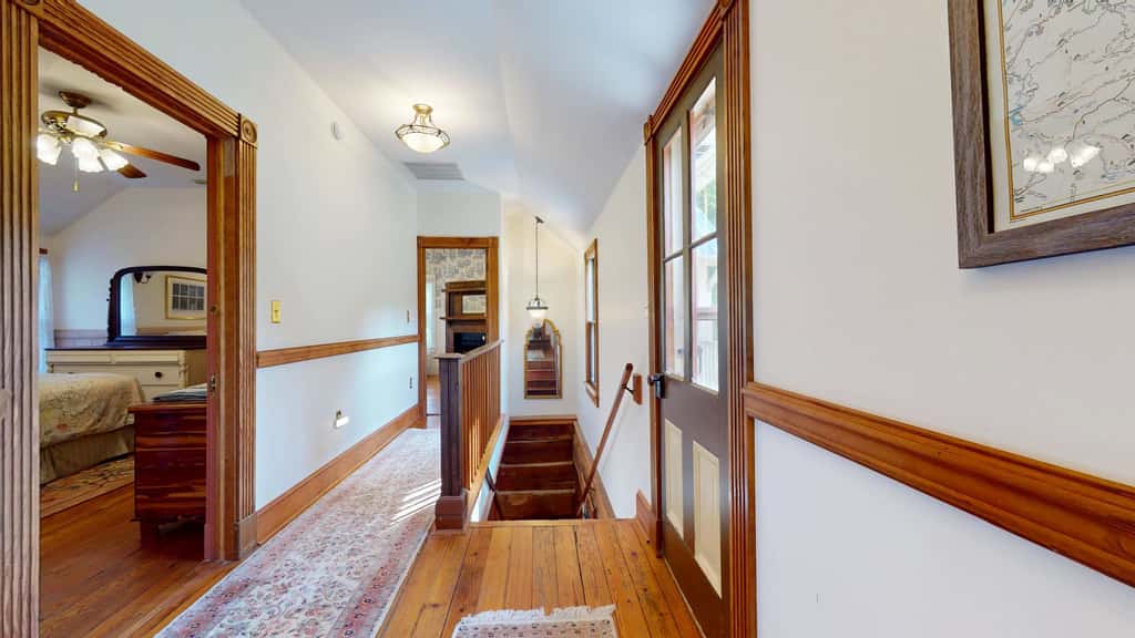 Luxury Farmhouse, creek, dog-friendly, gas fireplace, firepit, BBQ, cable, porch, swing