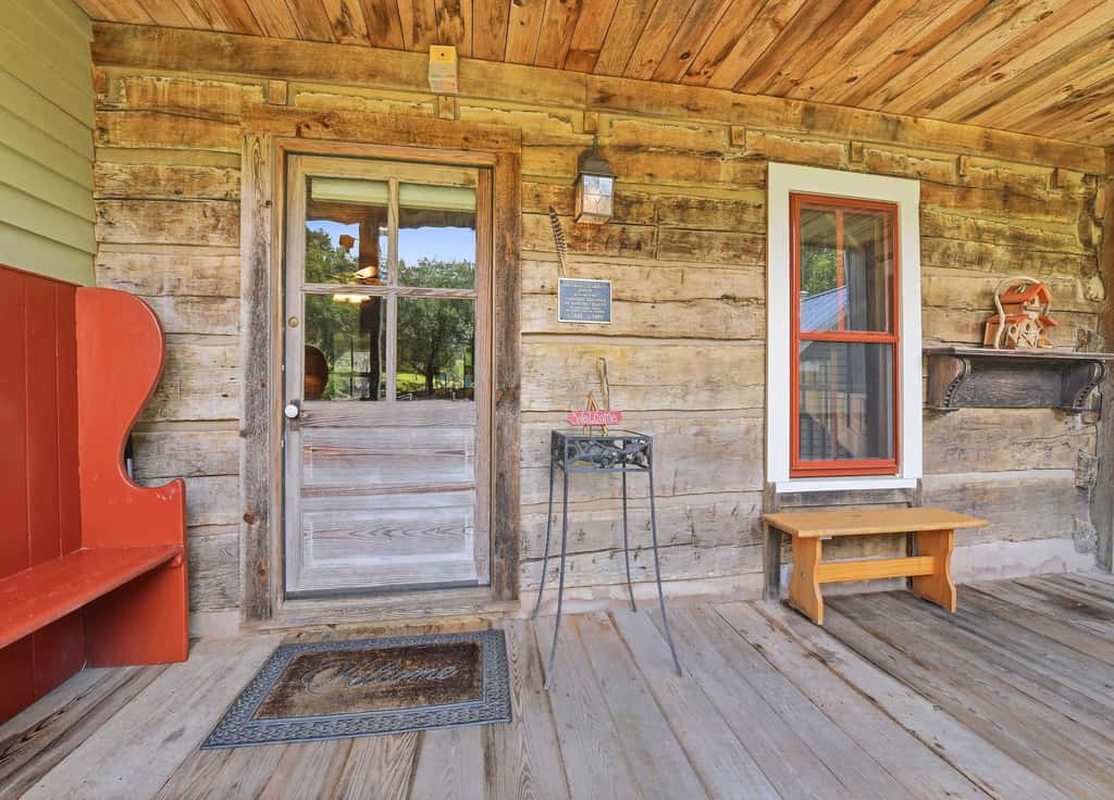 Luxury Farmhouse & Creekside Cottage, Dog-friendly, Scenic Views, Firepit, BBQ