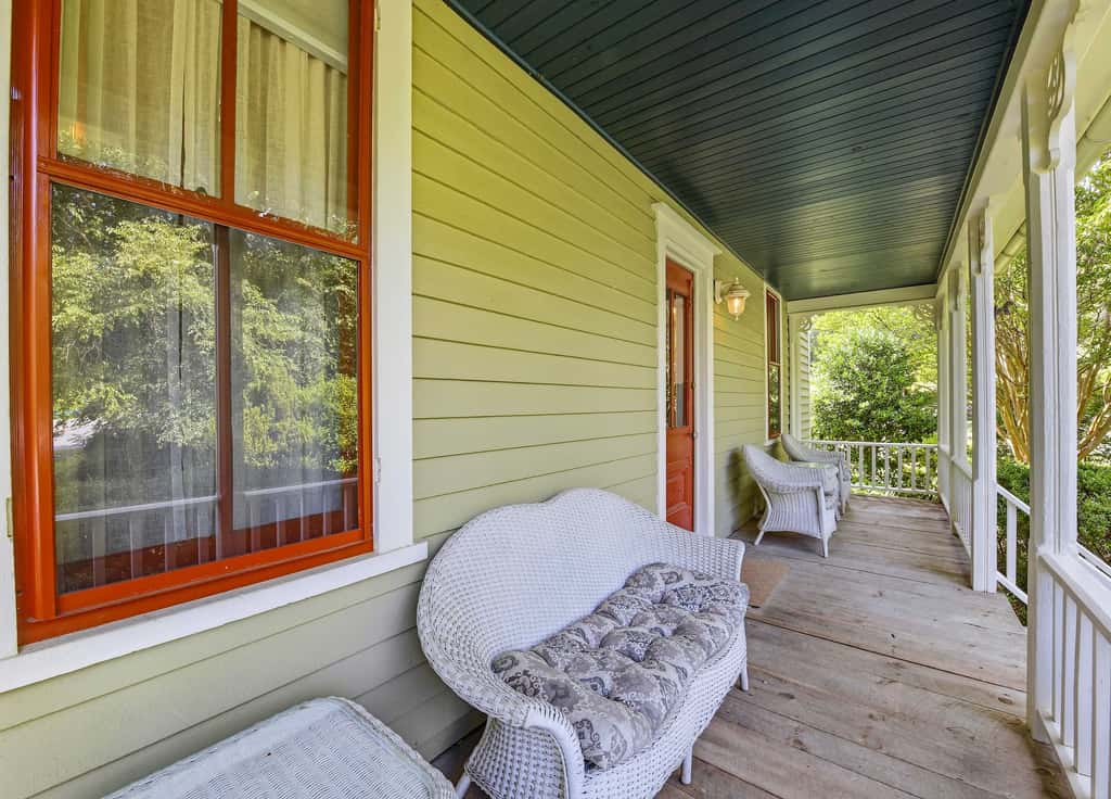 Luxury Farmhouse & Creekside Cottage, Dog-friendly, Scenic Views, Firepit, BBQ