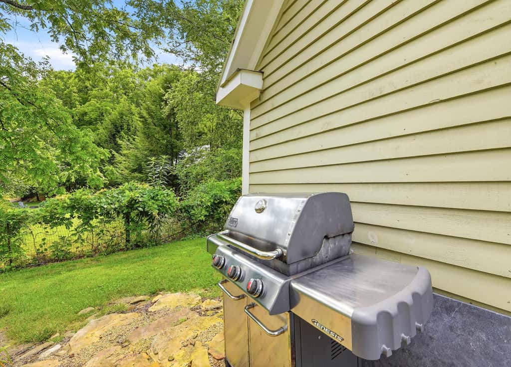 Luxury Farmhouse & Creekside Cottage, Dog-friendly, Scenic Views, Firepit, BBQ