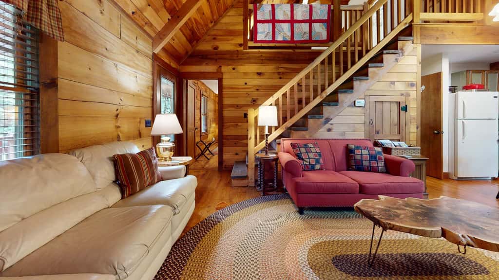 Luxury Farmhouse & Creekside Cottage, Dog-friendly, Scenic Views, Firepit, BBQ