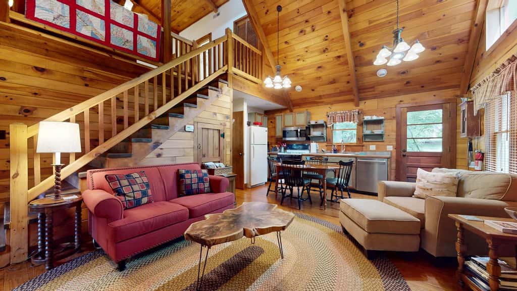 Luxury Farmhouse & Creekside Cottage, Dog-friendly, Scenic Views, Firepit, BBQ