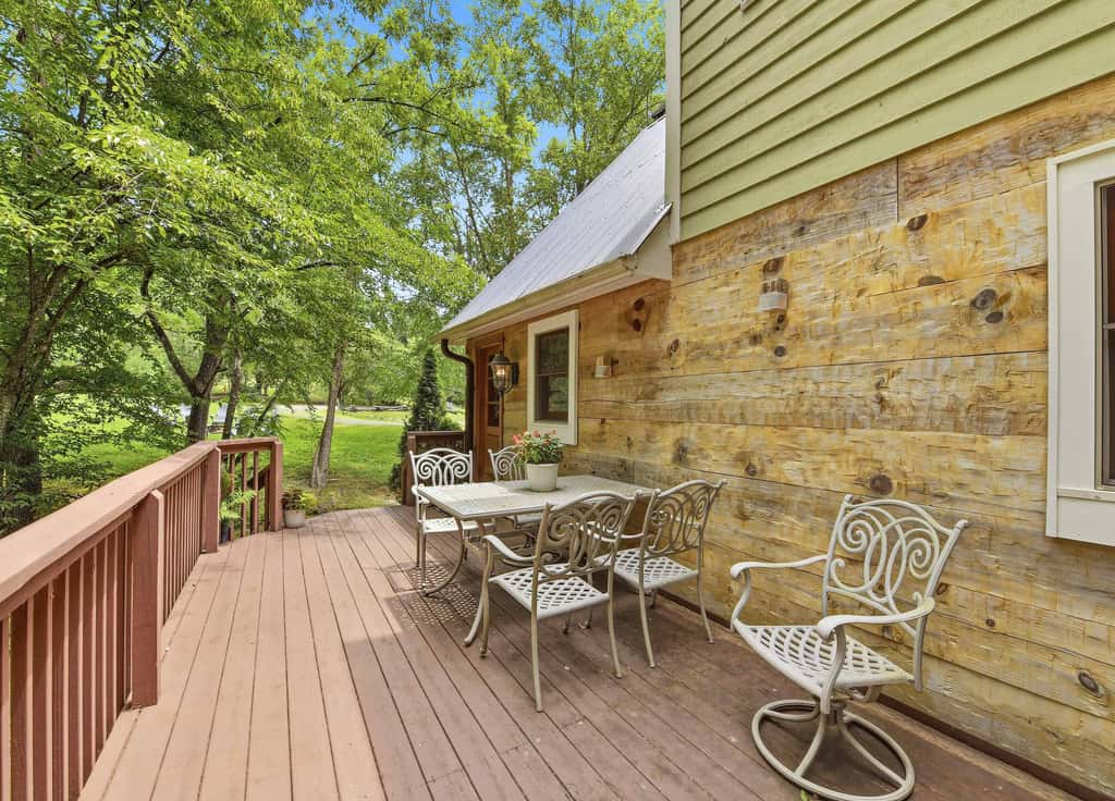 Luxury Farmhouse & Creekside Cottage, Dog-friendly, Scenic Views, Firepit, BBQ