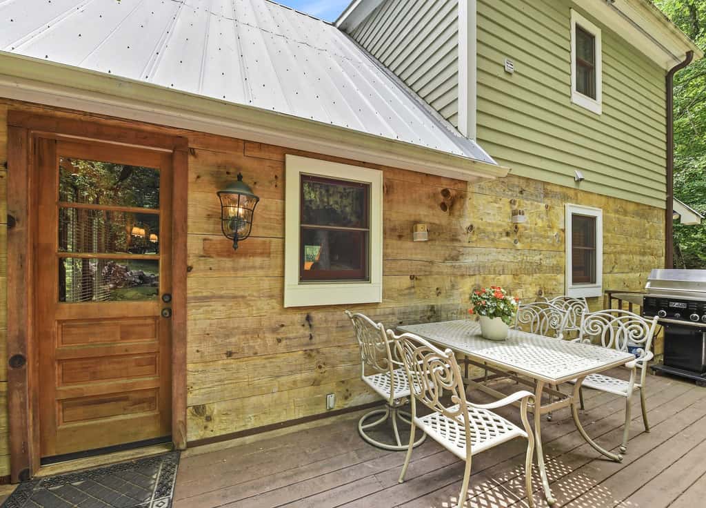 Luxury Farmhouse & Creekside Cottage, Dog-friendly, Scenic Views, Firepit, BBQ
