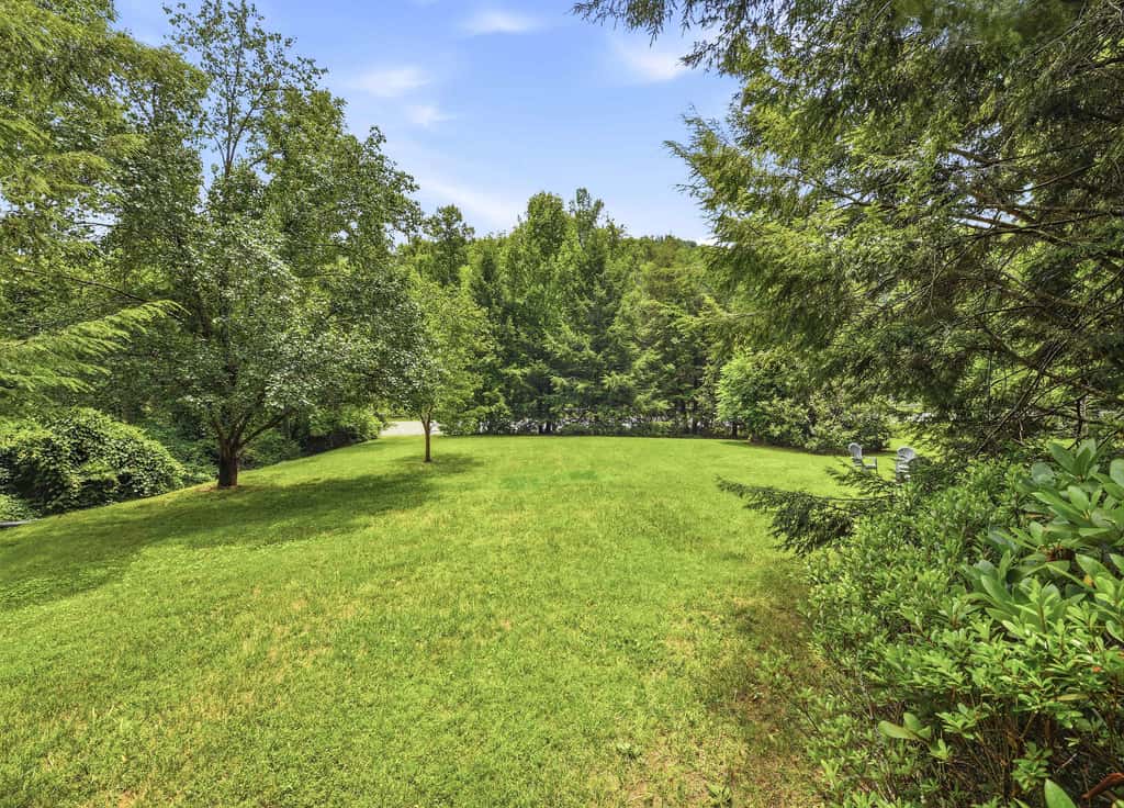 Luxury Farmhouse & Creekside Cottage, Dog-friendly, Scenic Views, Firepit, BBQ