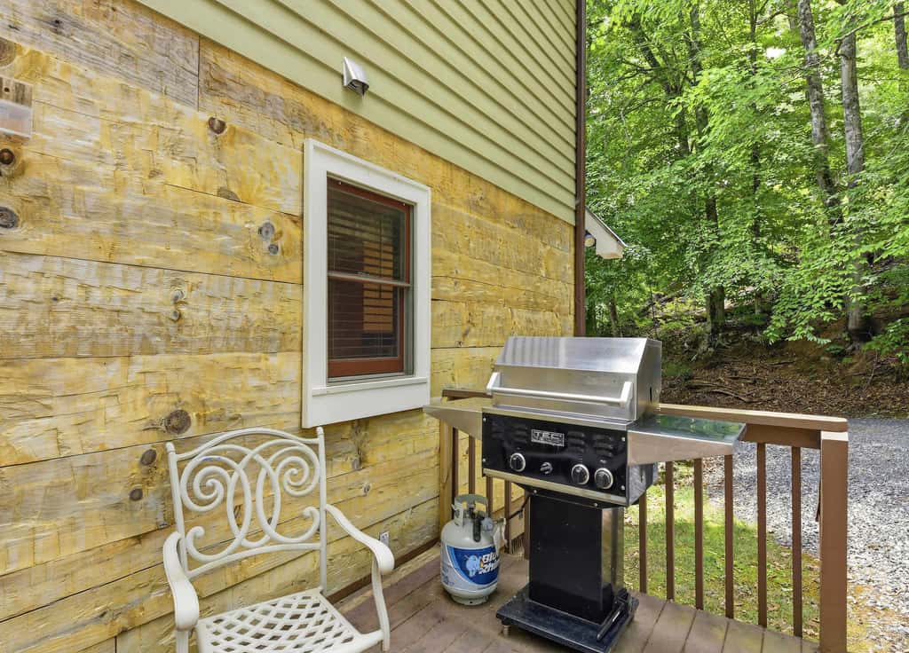 Luxury Farmhouse & Creekside Cottage, Dog-friendly, Scenic Views, Firepit, BBQ