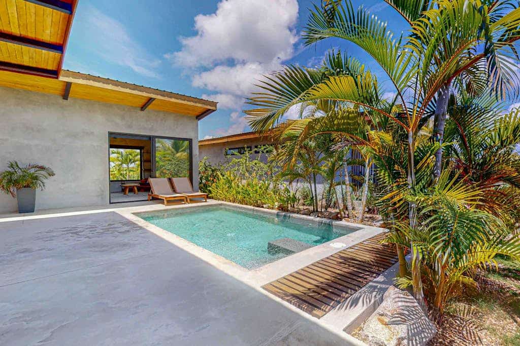 Luxury water view villa with splash pool,high speed WiFI & dog-friendly vibes