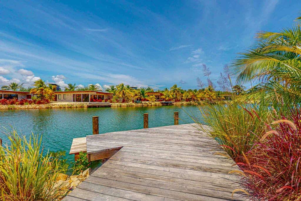 Luxury water view villa with splash pool,high speed WiFI & dog-friendly vibes