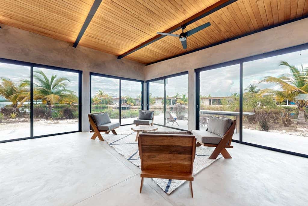 Luxury villa in gated community with tropical garden, pool & pet friendly