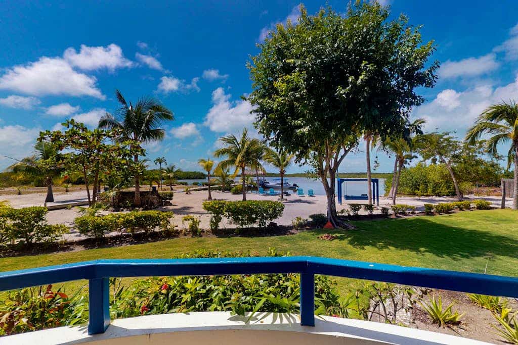 Charming  Apartment with Idyllic Waterfront Views and Outdoor Pool Access