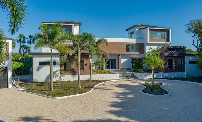 Spacious retreat with private pool, rooftop deck, kayaks, and pet-friendly perks