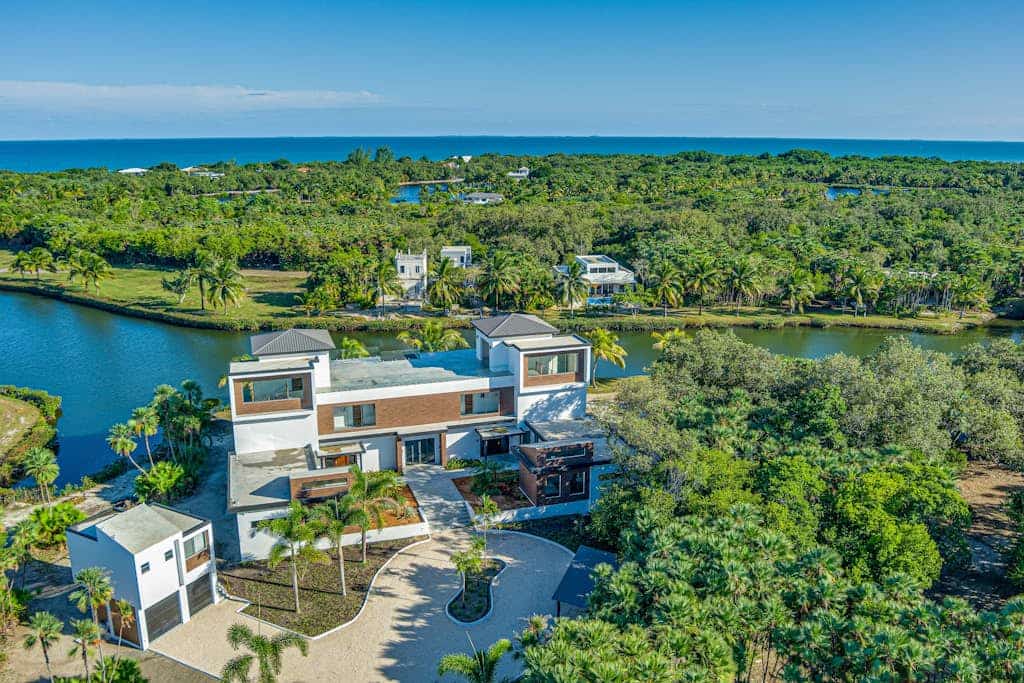 Spacious retreat with private pool, rooftop deck, kayaks, and pet-friendly perks
