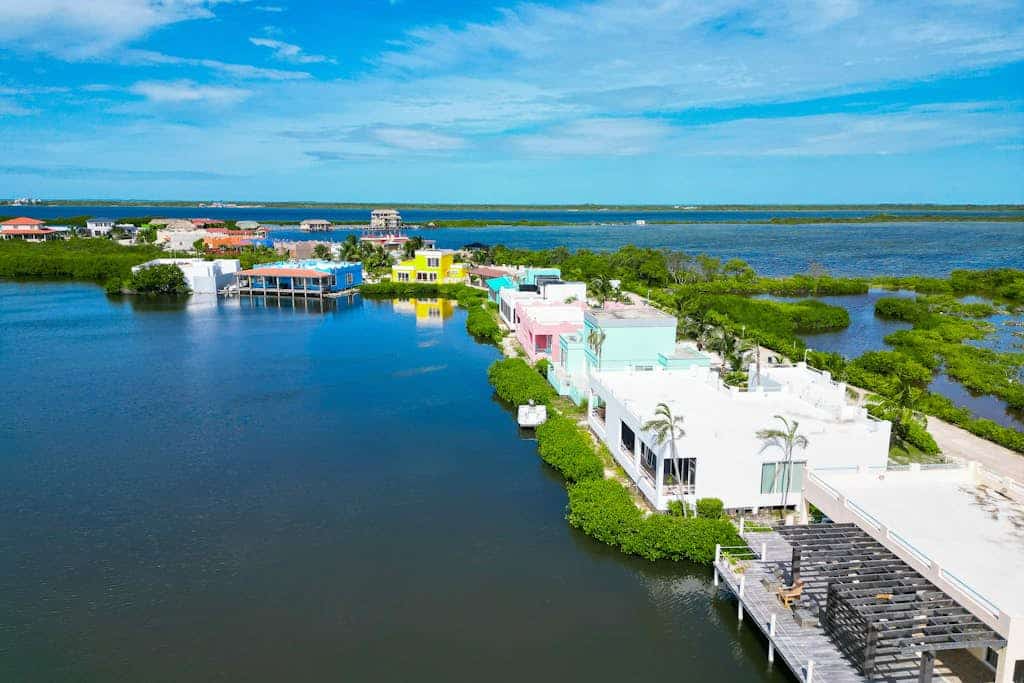 Lagoon front apartment w/shared pool -  two minutes from the beach