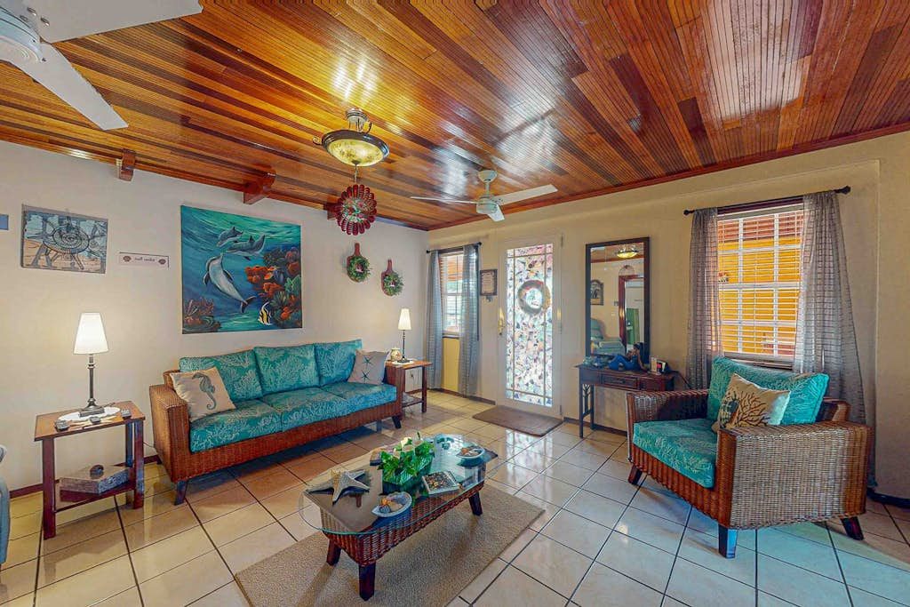 The Admiral’s Suite at Hummingbird Home Suites