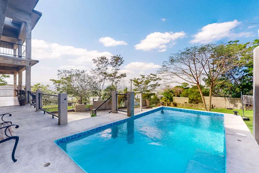 Roomy Casita - Shared Pool - Free High-Speed WiFi, AC
