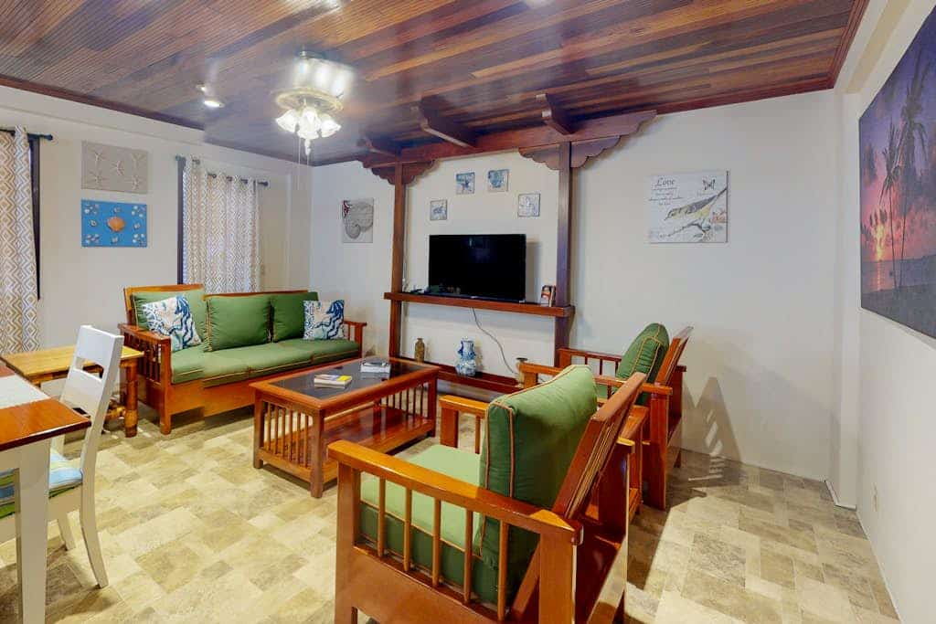Air-conditioned suite with WiFi and a shared pool/terrace - walk to the beach