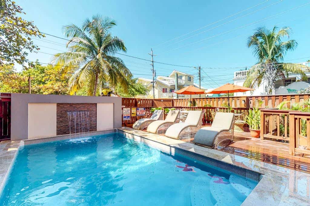 Air-conditioned suite with WiFi and a shared pool/terrace - walk to the beach