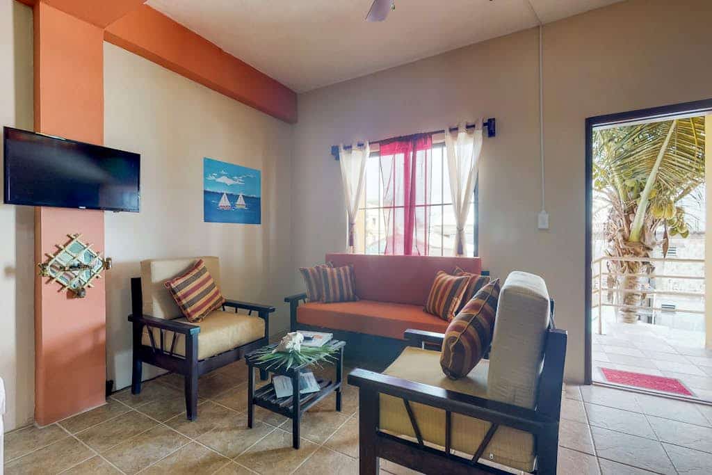 Ideally located apartment w/WiFi, partial AC & shared rooftop - steps to the sea