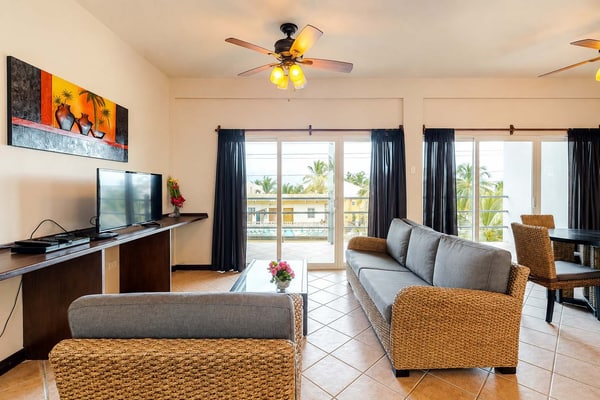 Apartment with WiFi, AC & shared outdoor pool - walk to the beach