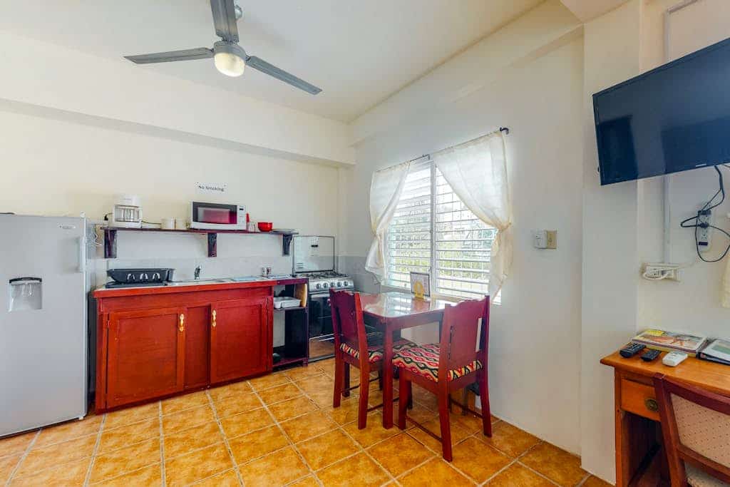 Bright studio w/ complimentary bikes, kitchen, picnic area, WiFi & partial AC