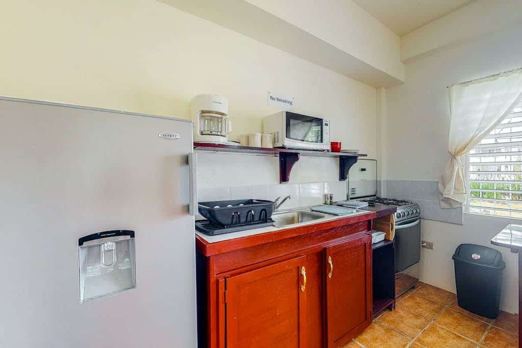 Bright studio w/ complimentary bikes, kitchen, picnic area, WiFi & partial AC