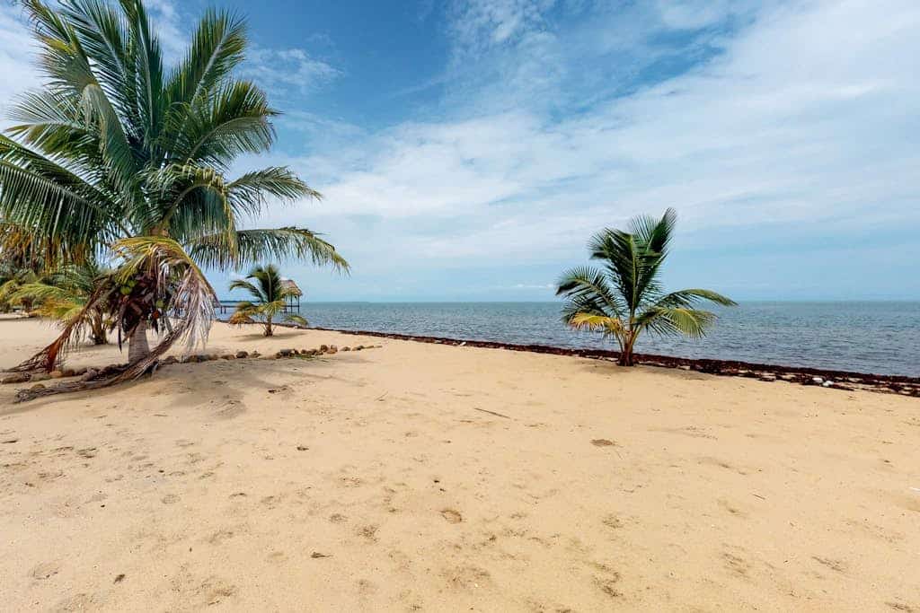Oceanfront home w/ private beach, ocean view, kayaks, rooftop, WiFi & partial AC