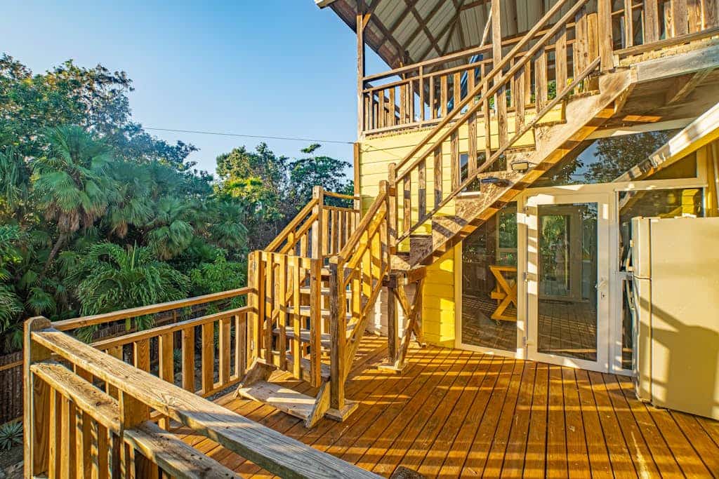 Spacious coastal house with outdoor pool, deck & near beach