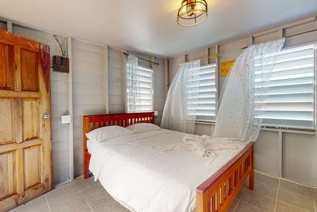 Rustic oceanfront cabin w/overwater kitchenette, sea views & private deck