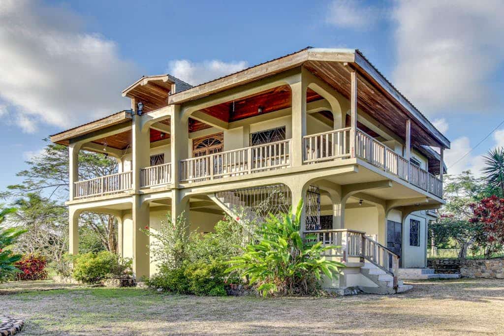 Modern Home in Quiet Neighborhood w/ Balcony, WiFi, AC - Ideal for Day Trips