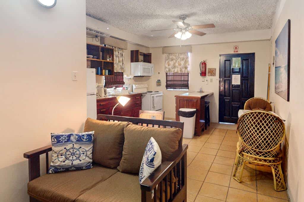 Perfectly located apartment w/ WiFi, AC, shared garden/pool - steps to seashore