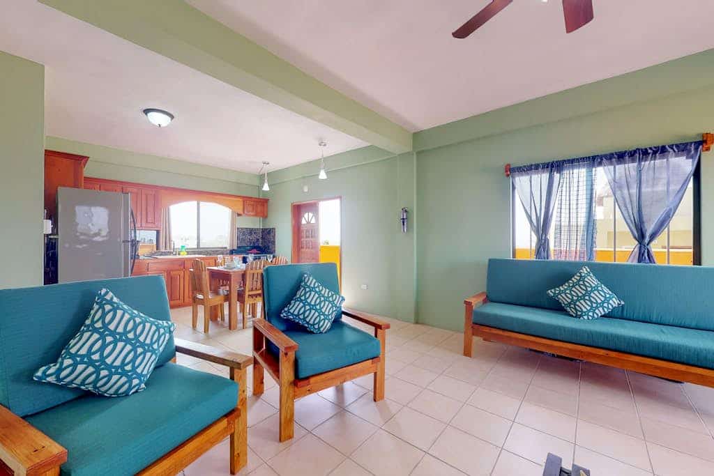 Charming apartment with ocean views from the rooftop, free WiFi & partial AC