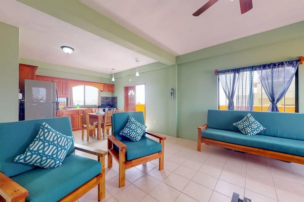Charming apartment with ocean views from the rooftop, free WiFi & partial AC