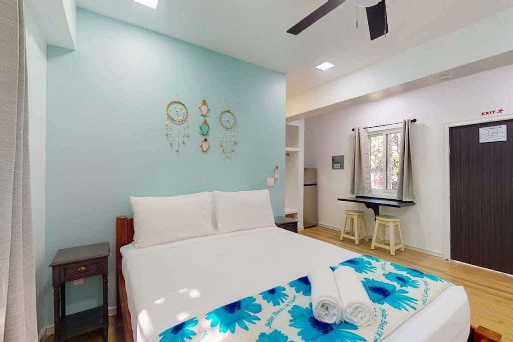 Cozy island cabana with central AC, bikes, BBQ area & walk-to-beach access