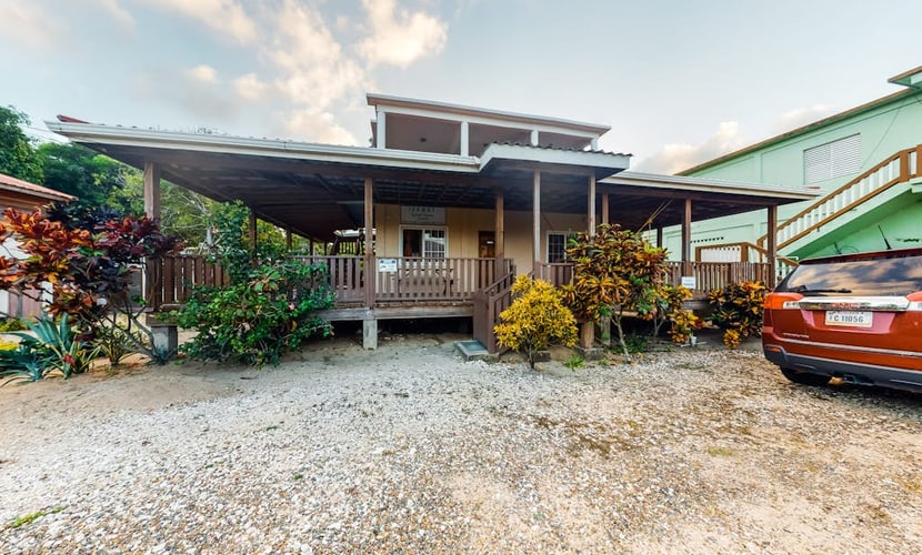 Two studios w/ ocean views, deck, partial AC & free WiFi - close to the beach