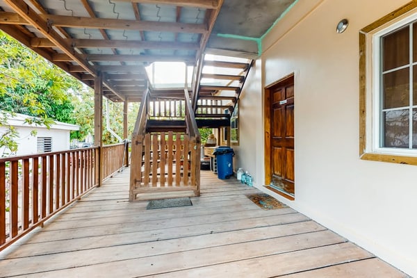 Two studios w/ ocean views, deck, partial AC & free WiFi - close to the beach